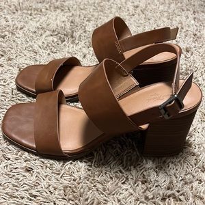 Universal Thread Wedge Sandal
